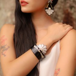 Alternative view of Bracelet Daisy