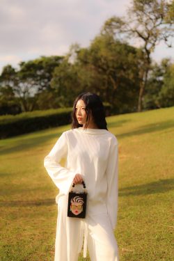 Alternative view of Clutch Gissa